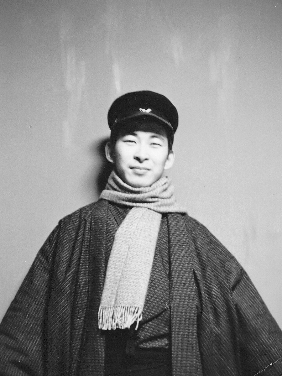 学生帽とマント姿の若き日の市澤順一